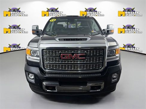 Used 2018 GMC Sierra 2500 Denali image 2