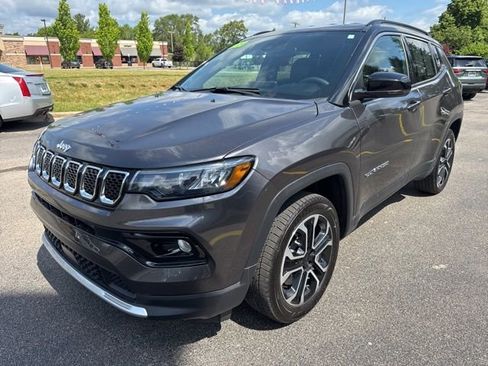 Certified 2023 Jeep Compass Limited AWD/4WD image 3