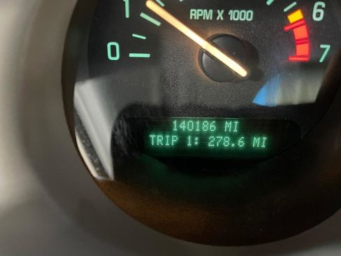 Used 2000 Buick Le Sabre Custom w/ Luxury Opt Pkg image 26