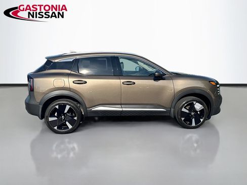 Used 2025 Nissan Kicks SR FWD image 10