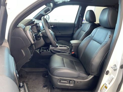 Used 2023 Toyota Tacoma TRD Sport image 9