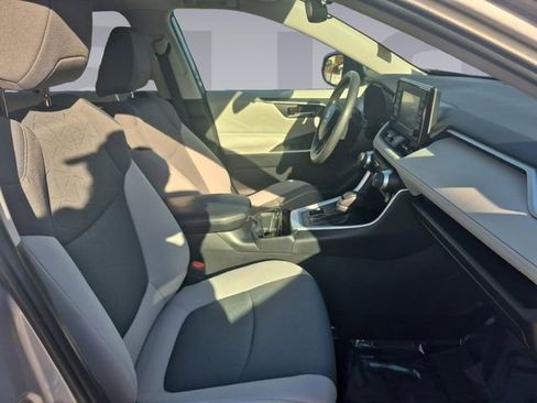 Used 2022 Toyota RAV4 XLE image 17