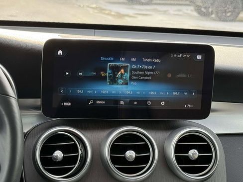 Used 2021 Mercedes-Benz GLC 300 4MATIC w/ Premium Package image 4