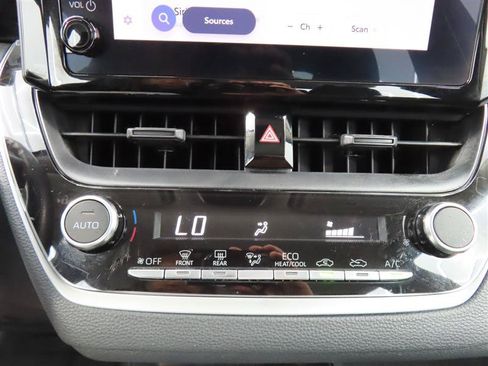 Used 2025 Toyota Corolla LE FWD image 21