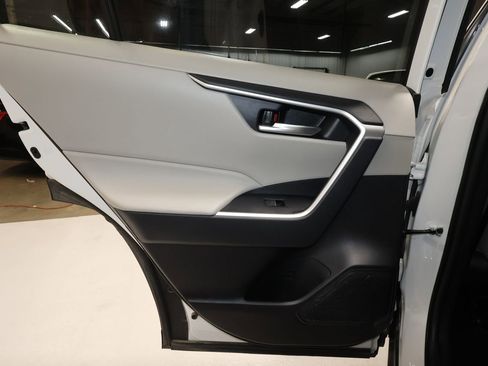 Used 2025 Toyota RAV4 XLE image 20