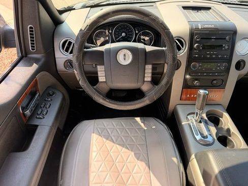 Used 2006 Lincoln Mark LT 4x4 image 16