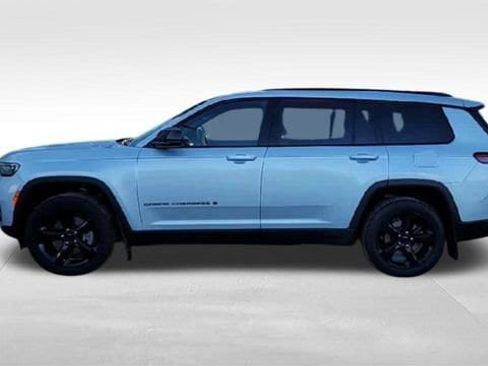 Used 2023 Jeep Grand Cherokee L Limited w/ Luxury Tech Group II image 5