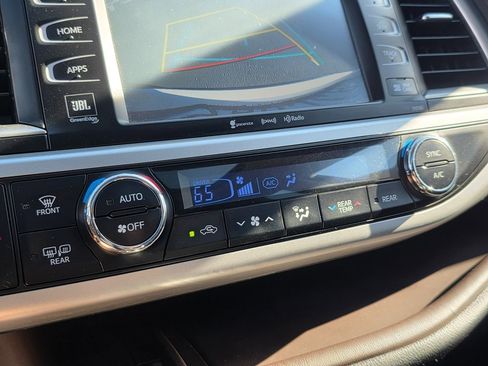 Used 2016 Toyota Highlander Limited image 36