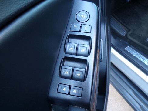 Used 2016 Chevrolet Suburban LT image 14