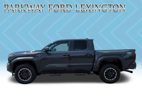 Used 2025 Toyota Tacoma TRD Off-Road AWD/4WD image 8