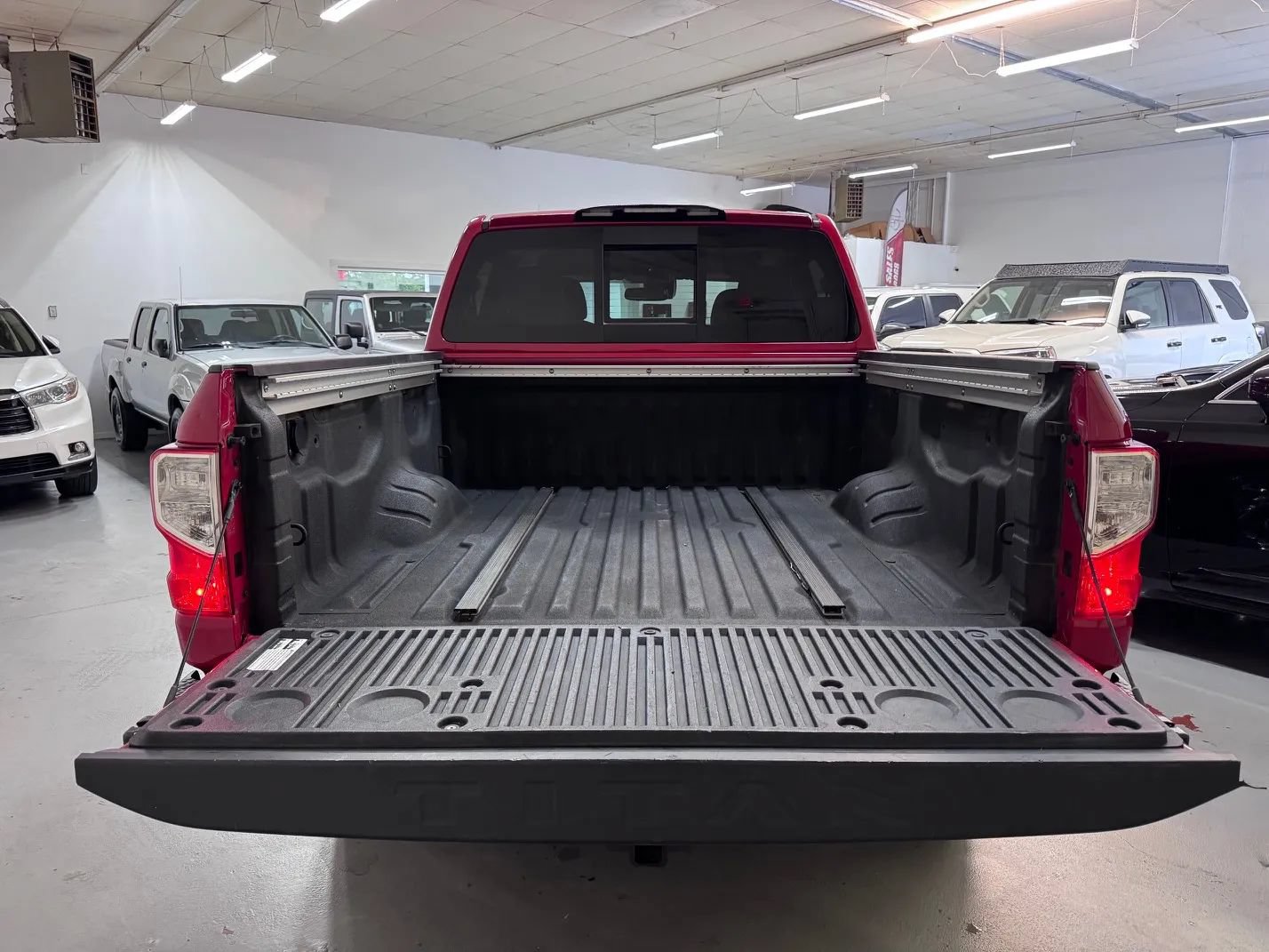 Used 2021 Nissan Titan SV w/ SV Convenience Package AWD/4WD image 5