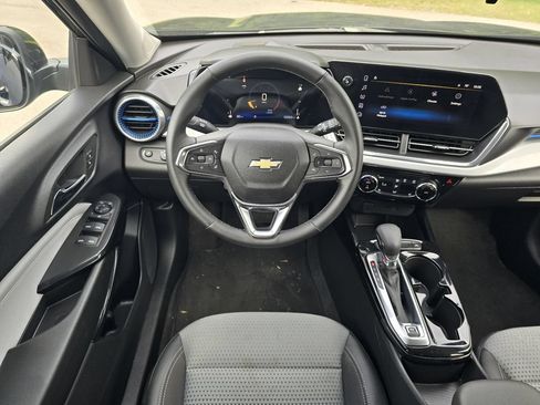 Used 2025 Chevrolet Trax LT w/ Driver Confidence Package FWD image 13