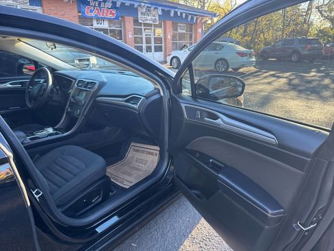 Used 2017 Ford Fusion SE image 20