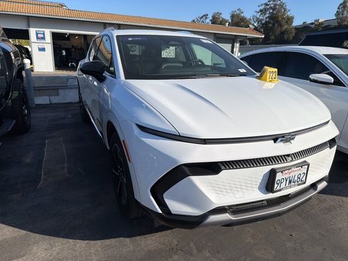 Used 2024 Chevrolet Equinox EV LT w/ LPO, Trailering Package image 2