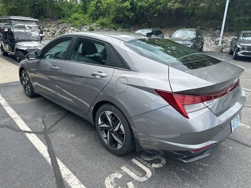 Used 2023 Hyundai Elantra Limited FWD image 2
