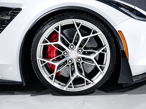 Used 2015 Chevrolet Corvette Z06 w/ 3LZ Preferred Equipment Group image 12