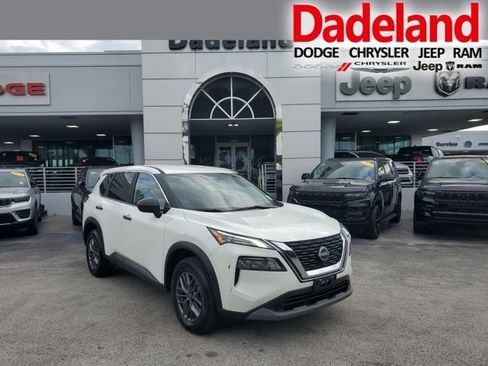 Used 2023 Nissan Rogue S image 1