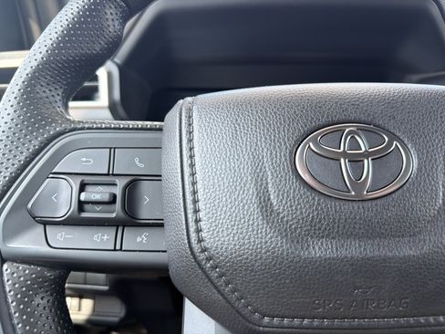 Certified 2025 Toyota Tacoma SR5 AWD/4WD image 9