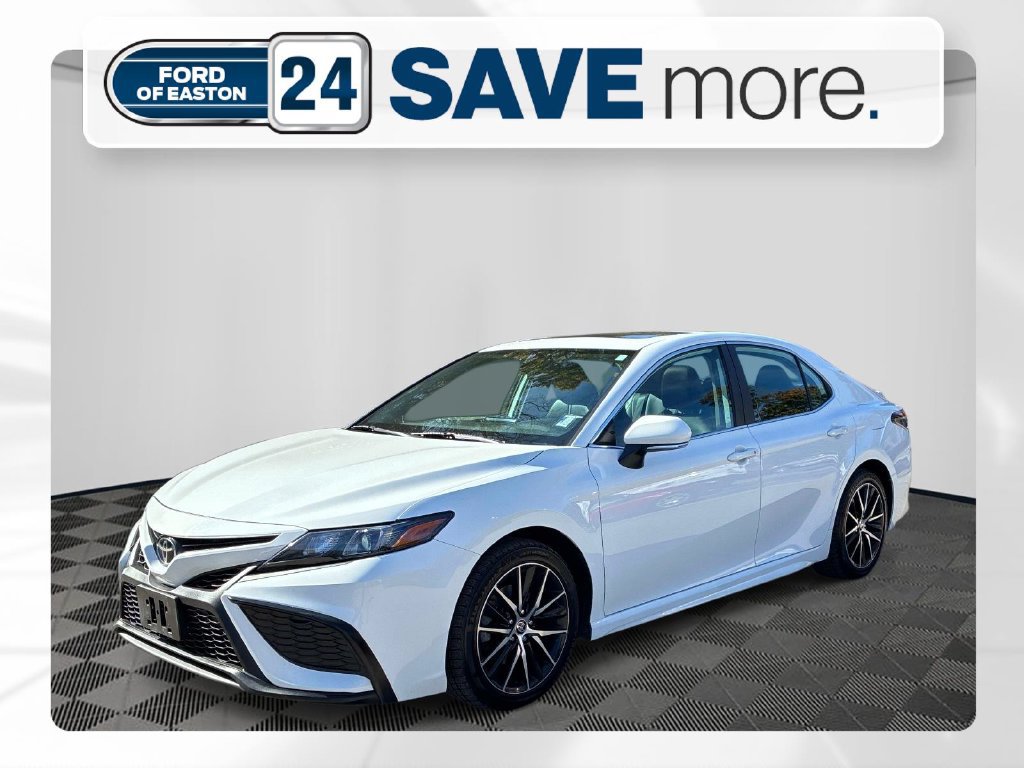 Used 2021 Toyota Camry SE w/ Cold Weather Package FWD image 1