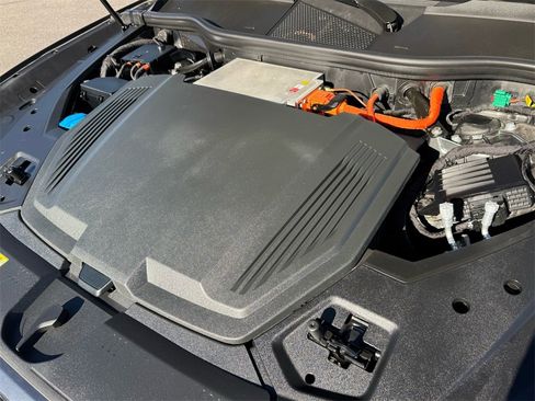 Used 2019 Audi e-tron Prestige w/ Prestige Package image 25