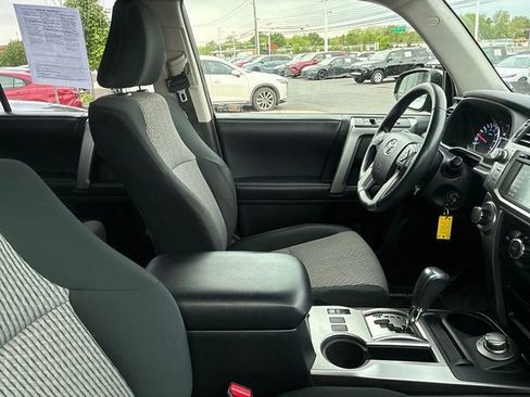 Used 2018 Toyota 4Runner SR5 AWD/4WD image 19