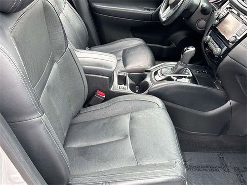 Used 2018 Nissan Rogue SL w/ Premium Package image 9