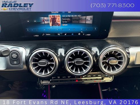 Used 2022 Mercedes-Benz GLB 250 4MATIC image 3