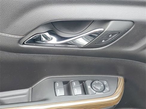 Used 2023 GMC Acadia SLE w/ Driver Convenience Package image 17