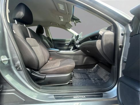 Used 2021 Nissan Sentra SV FWD image 2