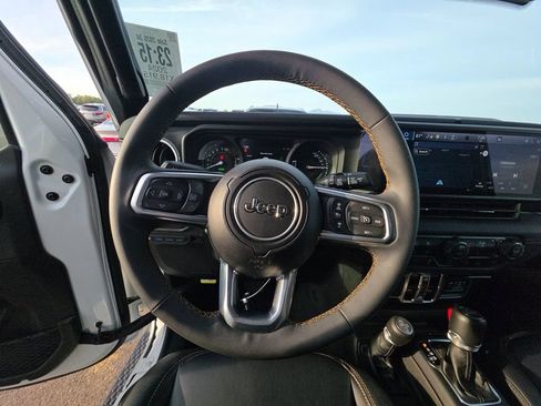 Used 2024 Jeep Wrangler Unlimited Sahara w/ Technology Group AWD/4WD image 4