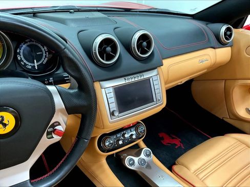 Used 2013 Ferrari California RWD image 39
