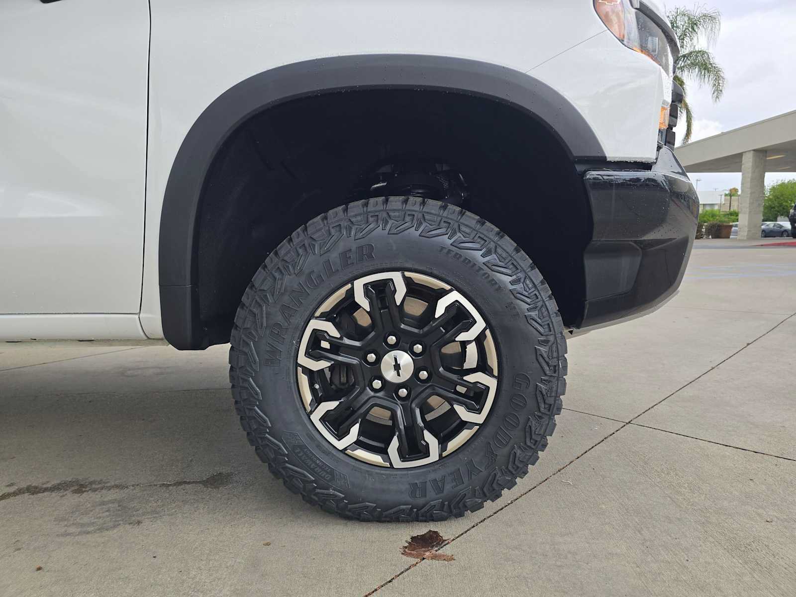 Used 2024 Chevrolet Silverado 1500 ZR2 AWD/4WD image 9