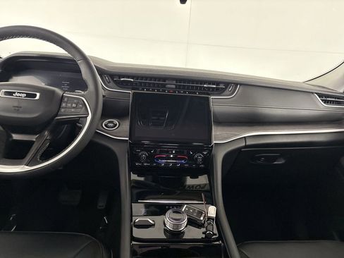 Used 2023 Jeep Grand Cherokee Limited image 23