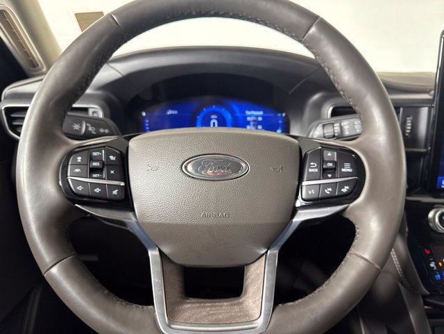Used 2023 Ford Explorer Platinum w/ Technology Package AWD/4WD image 22