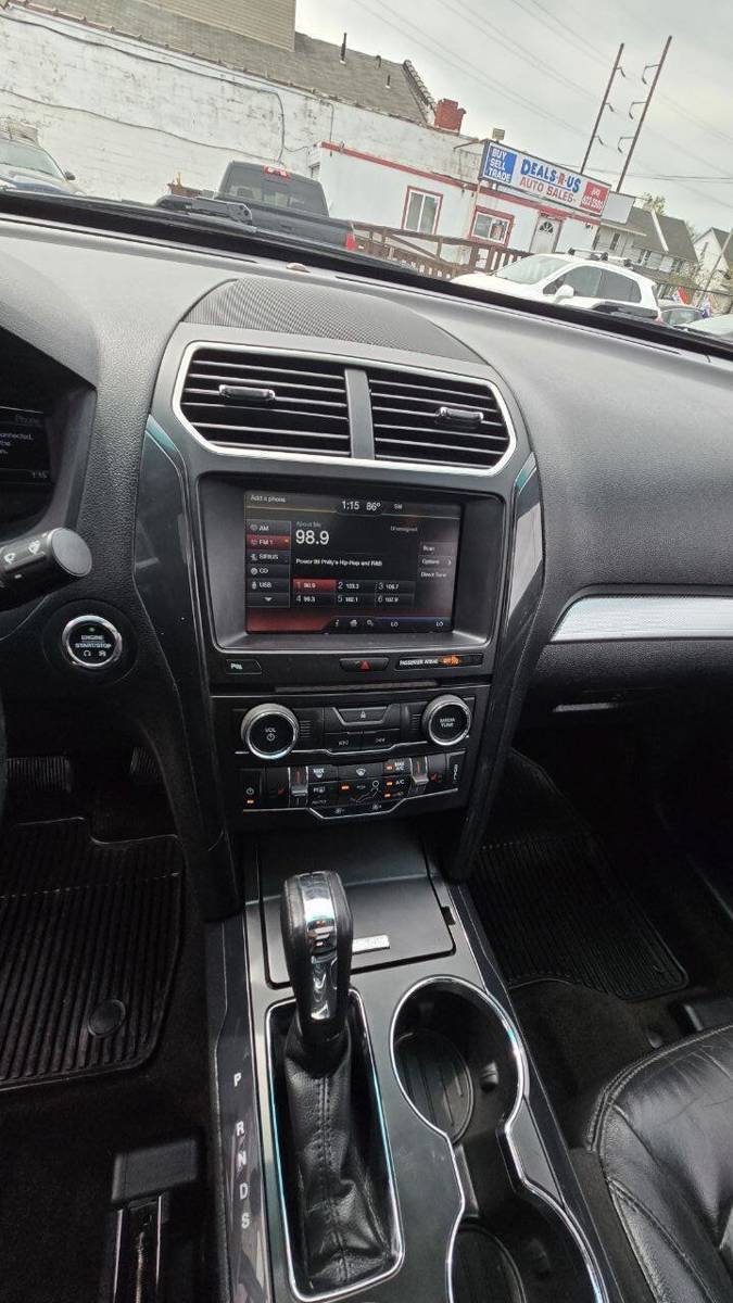 Used 2016 Ford Explorer XLT w/ Equipment Group 202A AWD/4WD image 10