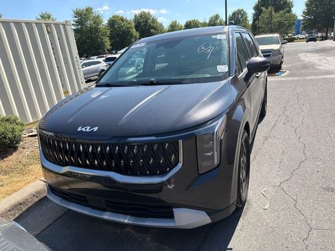 Used 2025 Kia Carnival FWD image 3