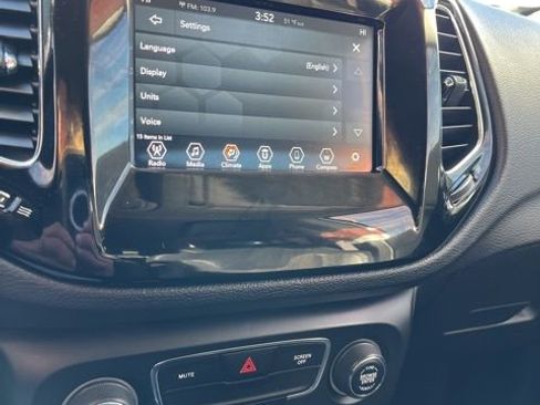 Used 2020 Jeep Compass Latitude image 45