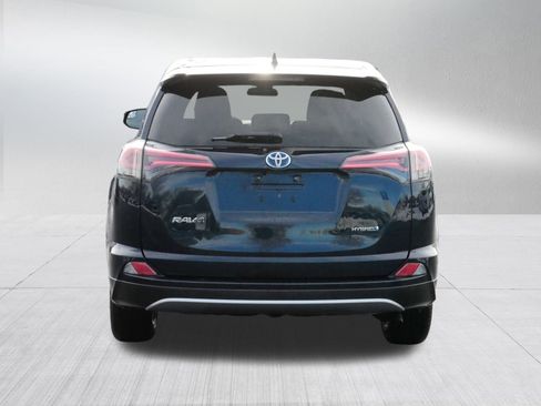 Used 2018 Toyota RAV4 LE image 7