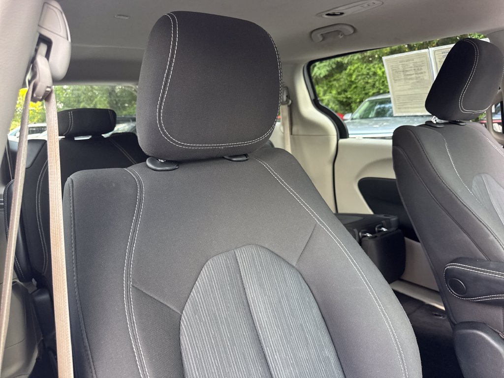 Used 2023 Chrysler Voyager LX FWD image 25