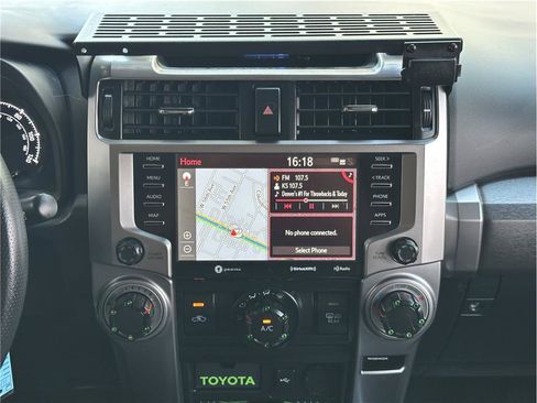 Used 2020 Toyota 4Runner SR5 AWD/4WD image 24
