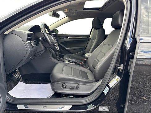 Used 2020 Volkswagen Passat 2.0T R-Line image 10