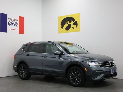 Used 2023 Volkswagen Tiguan SE FWD image 1