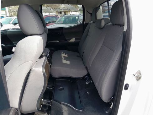 Used 2016 Toyota Tacoma SR5 w/ SR5 Appearance Package (SN) image 30