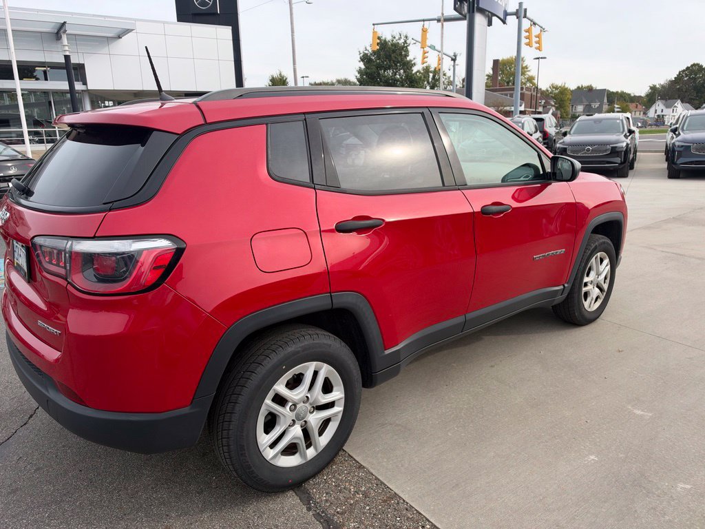 Used 2018 Jeep Compass Sport AWD/4WD image 4