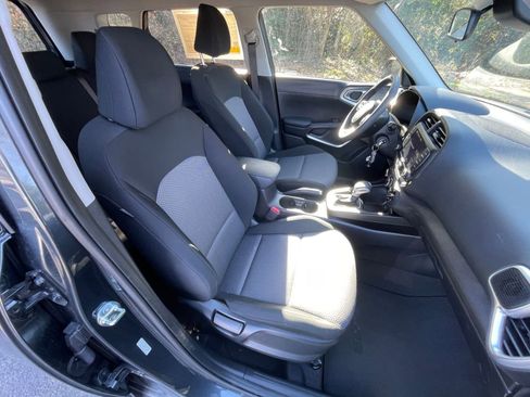 Used 2025 Kia Soul LX w/ LX Technology Package image 30
