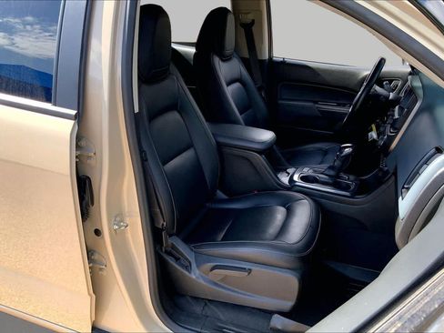 Used 2022 Chevrolet Colorado Z71 AWD/4WD image 9