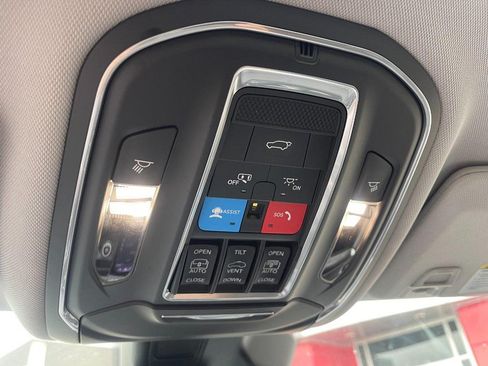 Used 2022 Jeep Grand Cherokee L Limited AWD/4WD image 39
