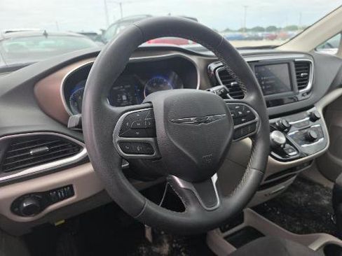 Used 2023 Chrysler Voyager LX FWD image 18