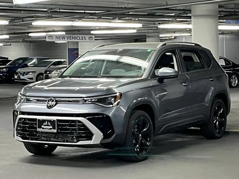 New 2026 Volkswagen Taos SEL AWD/4WD image 3