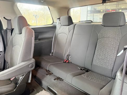 Used 2010 GMC Acadia SLE image 21